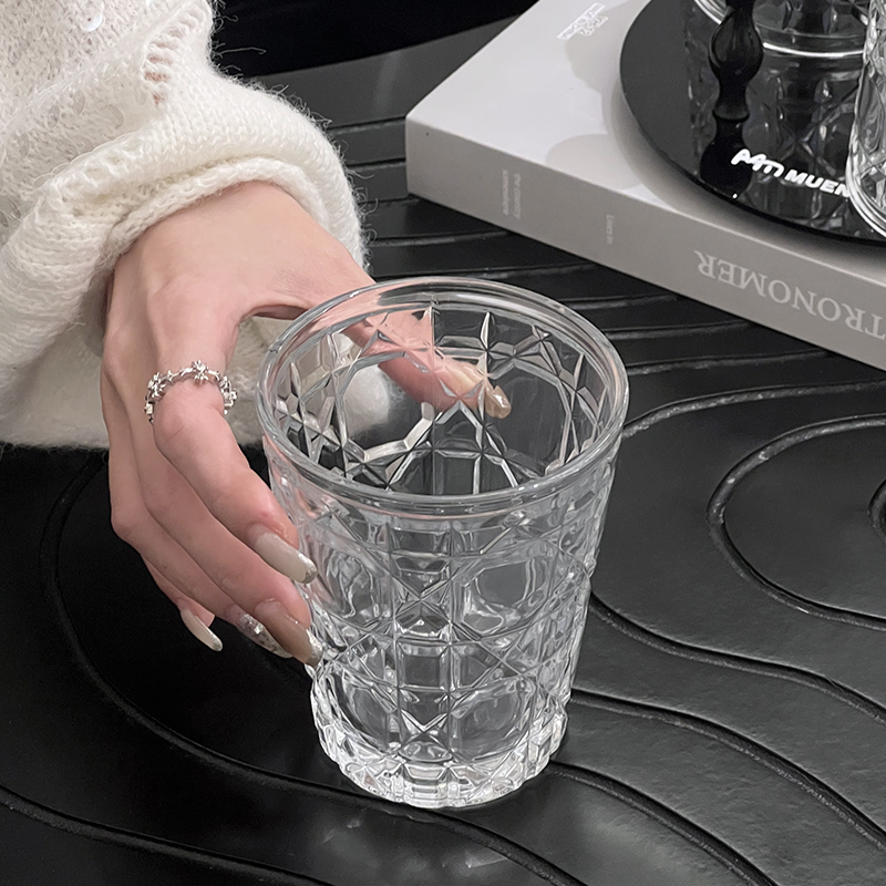 خمر الماس منقوشة ، زجاج النبيذ - مراجعة Wine To Beer To Liquor وسعره